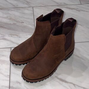 Ladies Chaco Chelsea boots size 8